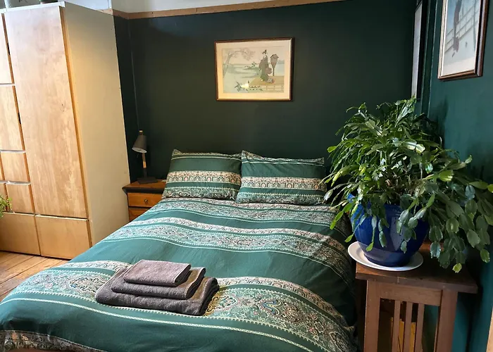 Large Cosy Room In G3